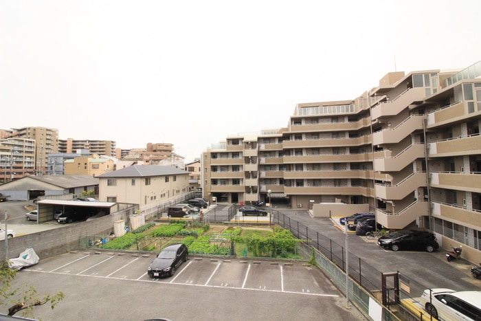 室内からの展望 ﾗｲｵﾝｽﾞﾏﾝｼｮﾝ豊中夕日丘(306)
