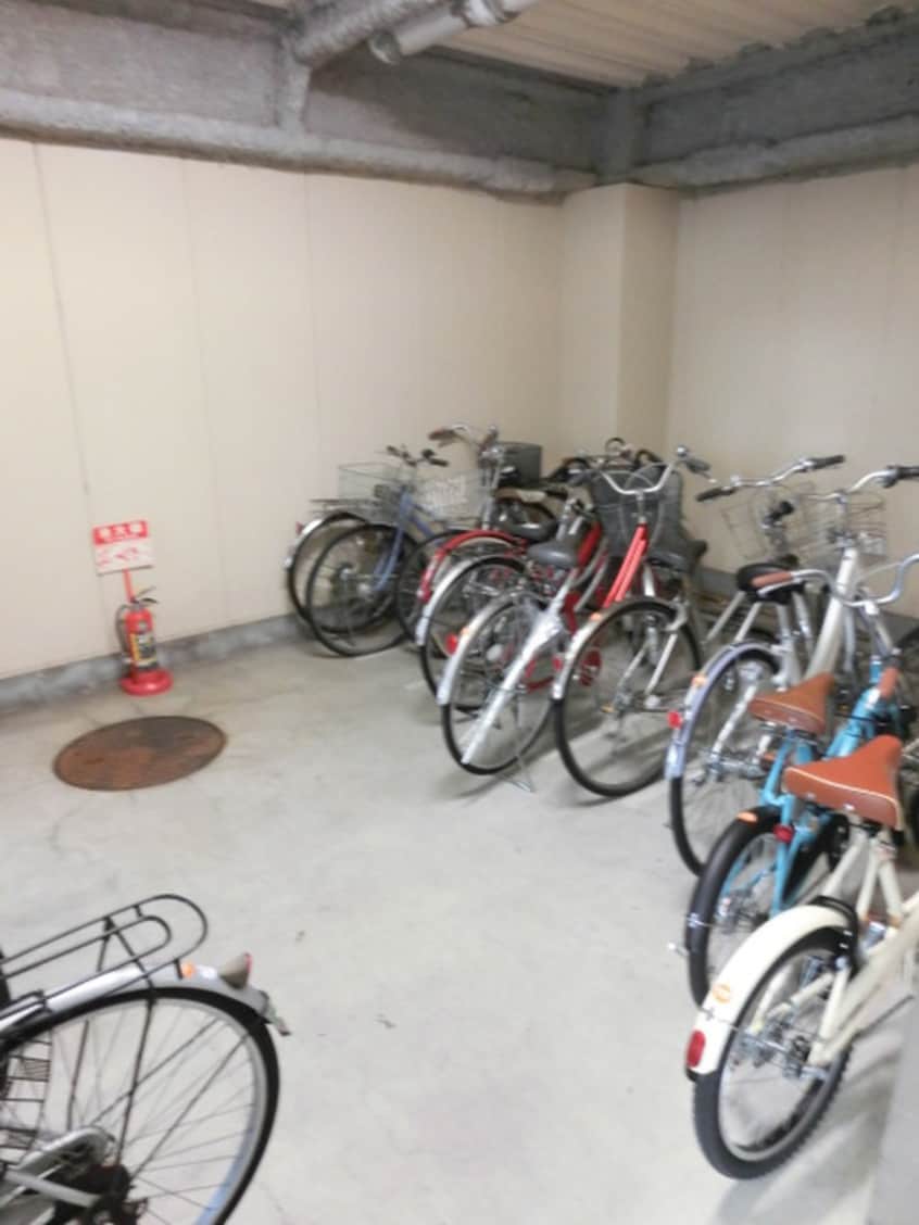 駐輪場 ベレヴュー鴨川