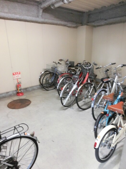 駐輪場 ベレヴュー鴨川