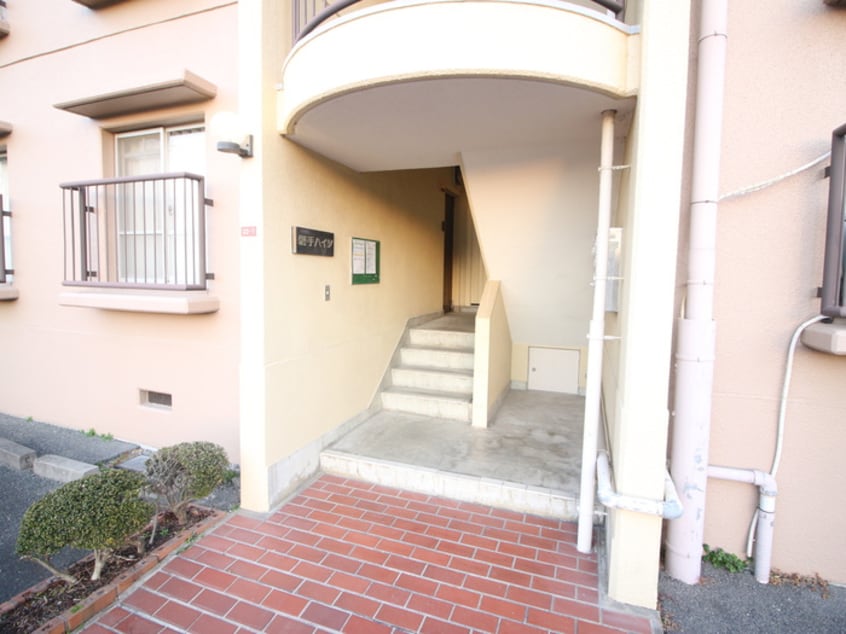 エントランス部分 磐手ハイツ