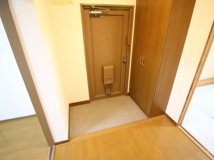 玄関 磐手ハイツ