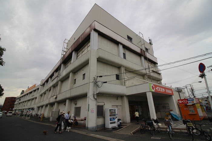イズミヤ(スーパー)まで201m リビングタウンなかもずＢ棟