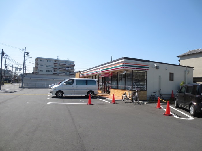 セブンイレブン(コンビニ)まで335m リビングタウンなかもずＢ棟