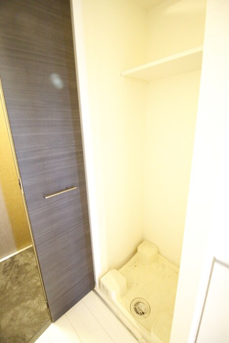 洗濯機置場 ﾚｵﾝｺﾝﾌｫｰﾄ難波ﾉﾜｰﾙ(1003)