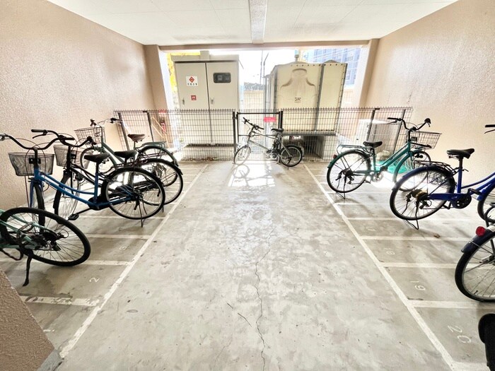 駐輪場 エミーナヒルズ