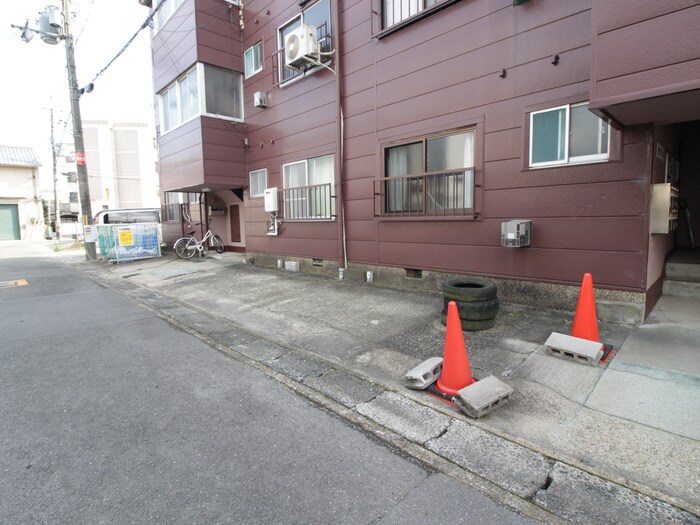 駐車場 弥生マンション