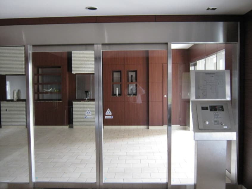 エントランス部分 Dｸﾗﾃﾞｨｱ鳳ﾙﾈｻﾝｽｽｸｴｱｰ(1210)