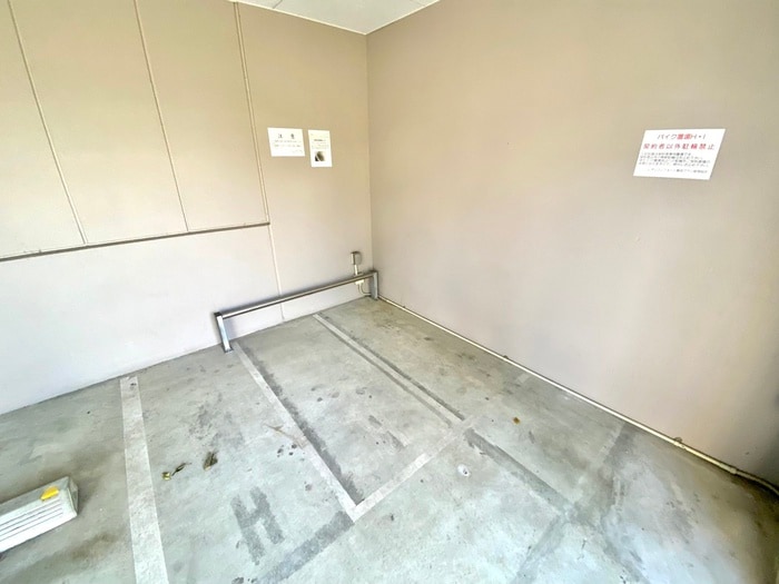 バイク置き場 ﾚｵﾝｺﾝﾌｫｰﾄ難波ﾌﾞﾗﾝ(1203)