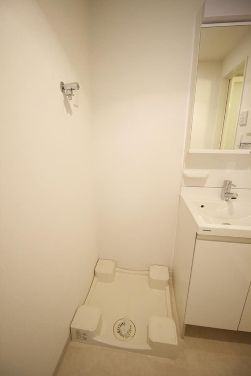 洗濯機置場 ﾚｵﾝｺﾝﾌｫｰﾄ難波ﾌﾞﾗﾝ(1203)