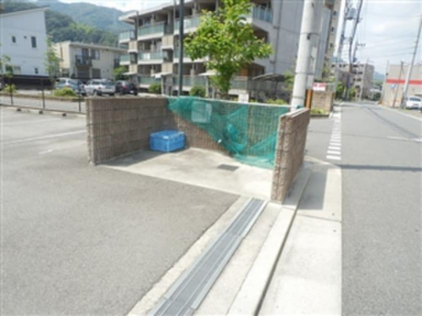 駐車場 カ－サトリア－デⅡ