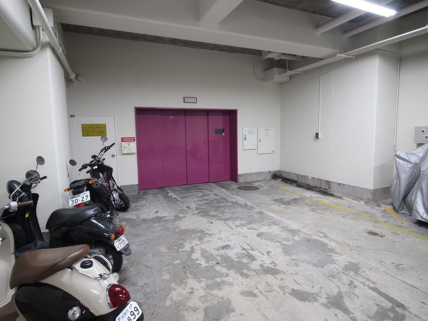 バイク置き場 ネオハイツ新大阪(401)