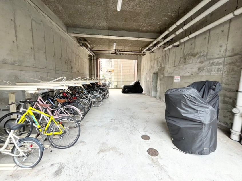 駐輪場 サンロワール江坂