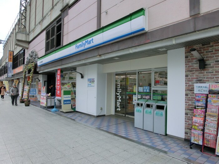 ファミリーマート八尾木北2丁目店(コンビニ)まで400m クリ－ンハイツＡ棟