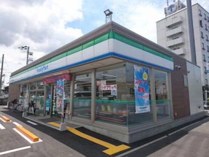 ファミリーマート堺出島海岸通店(コンビニ)まで120m アンジュリナ