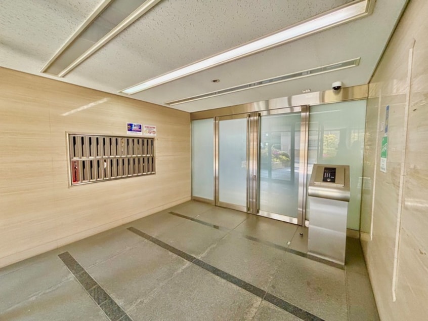 エントランス部分 ア－バンヴィラ