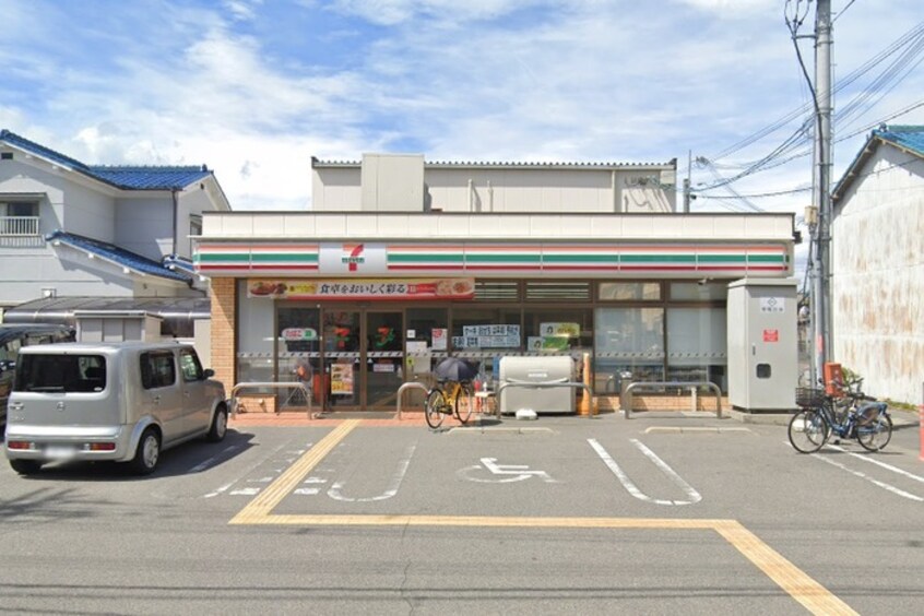 セブンイレブン(コンビニ)まで130m Lunaria
