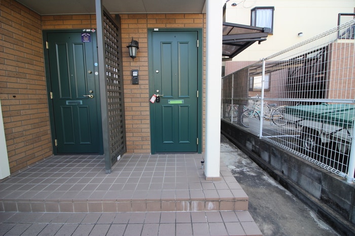 エントランス部分 ローズコート松尾