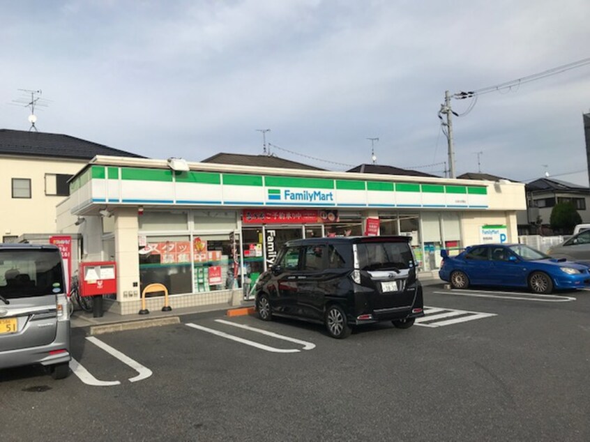 ファミリーマート(コンビニ)まで550m カサレリア