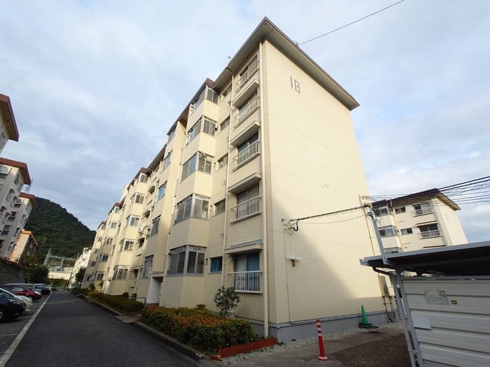 外観写真 鶴甲コーポ１８号館（５０８）