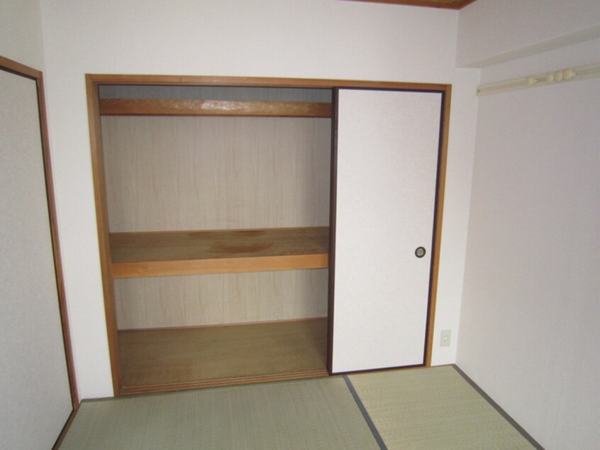収納 吉鴻ハイネス３