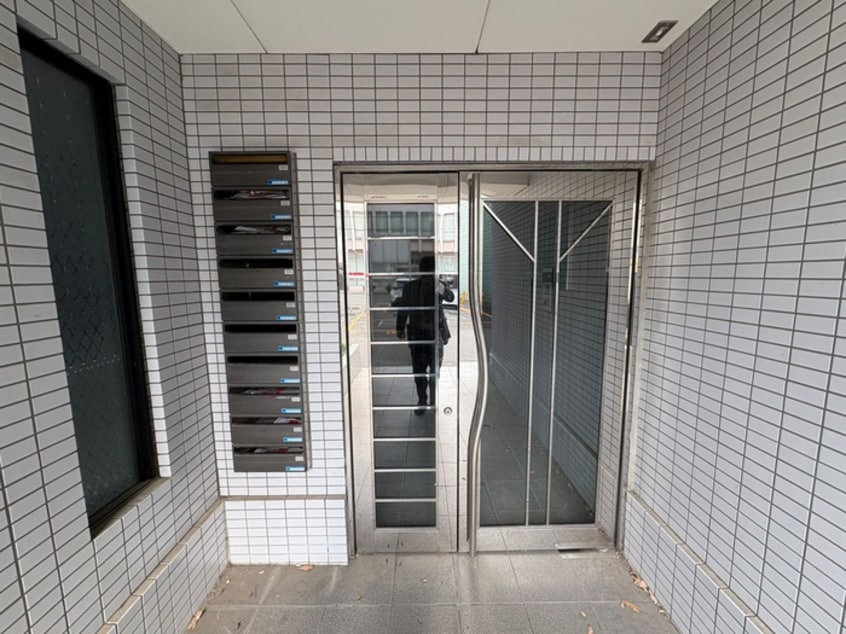 エントランス部分 クレスト羽坂