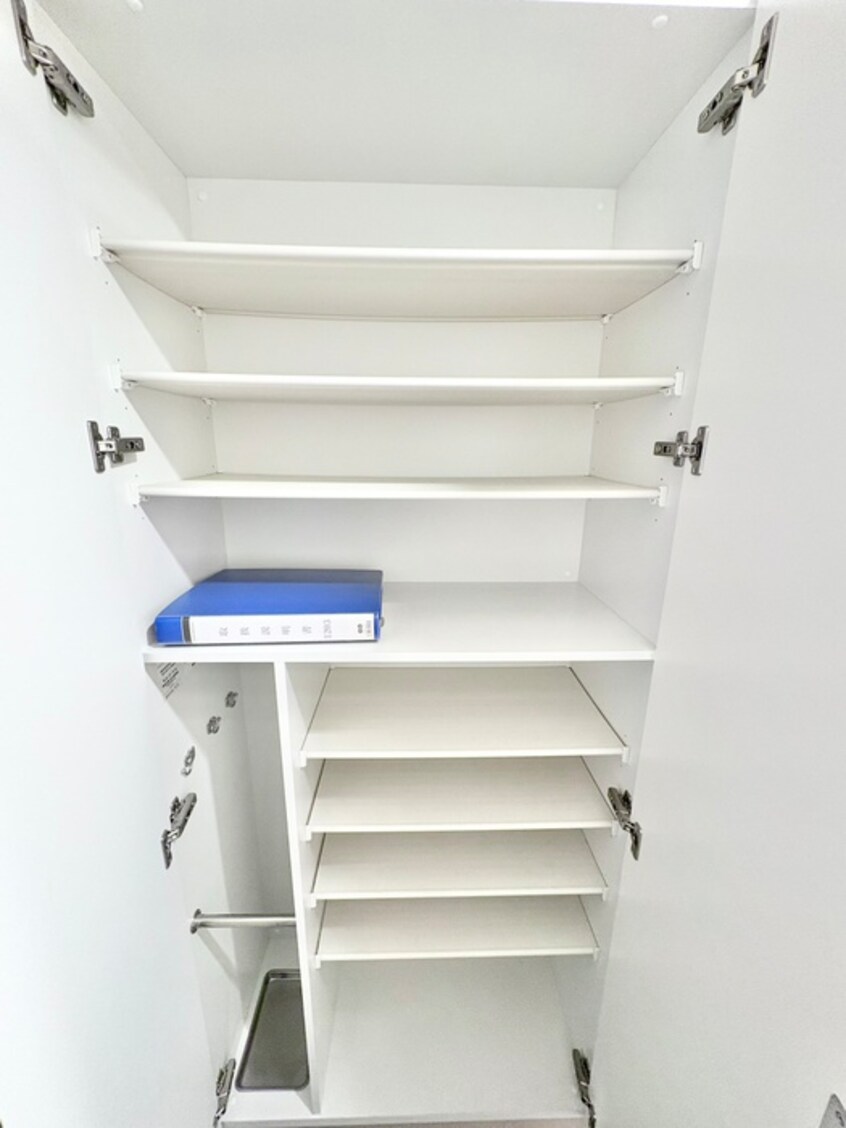 靴箱 ﾌﾟﾚｻﾝｽ立売堀ﾍﾞﾙｳﾞｨﾙ(1203)