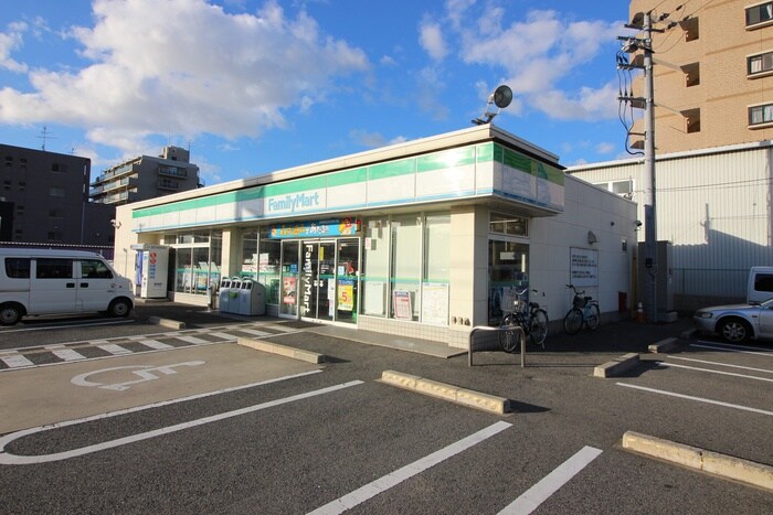 ファミリーマートMYS新北島店(コンビニ)まで20m エスタリオコート