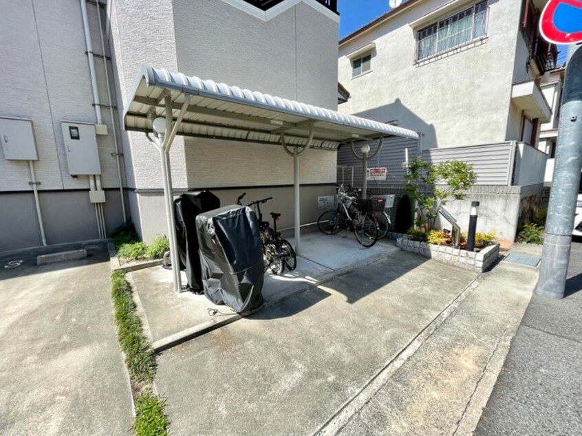 駐輪場 エイト岡本