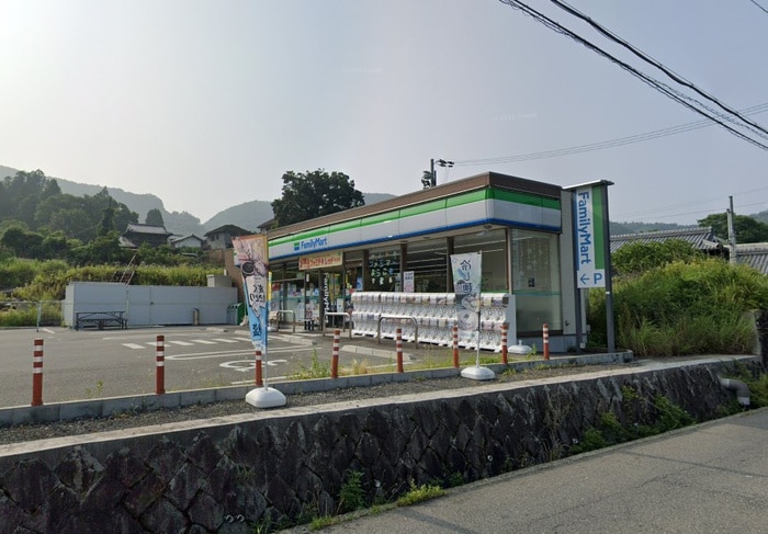 ファミリーマート能勢町平通店(コンビニ)まで6300m 能勢町宿野貸家