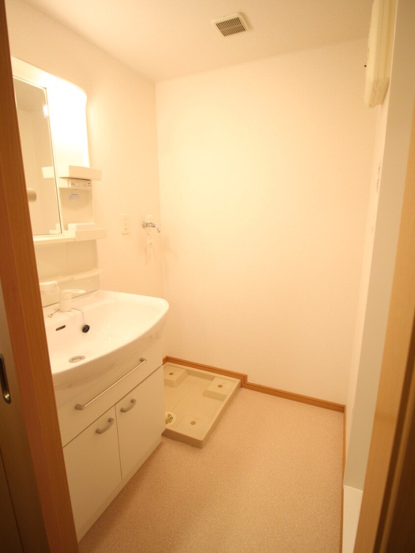 洗濯機置場 ラフィ－ネ南広