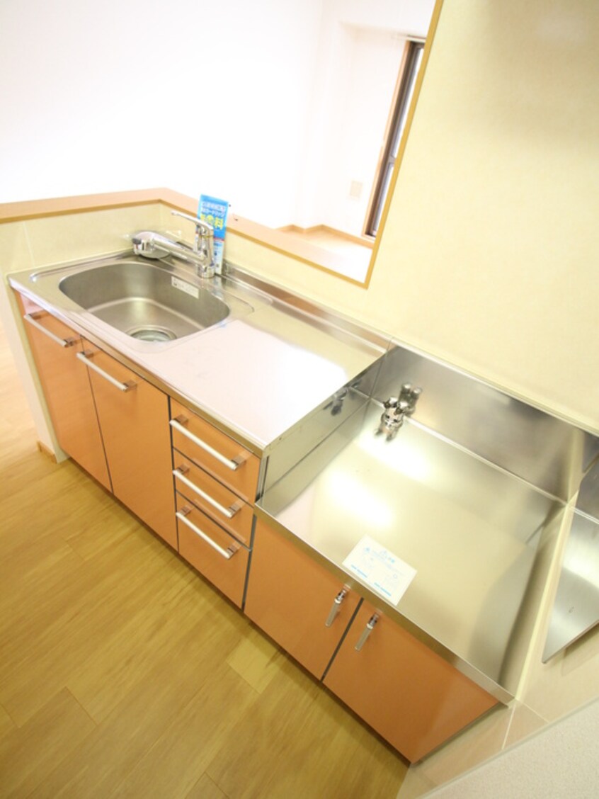 キッチン ラフィ－ネ南広