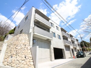 箕面ウエストコ－ト