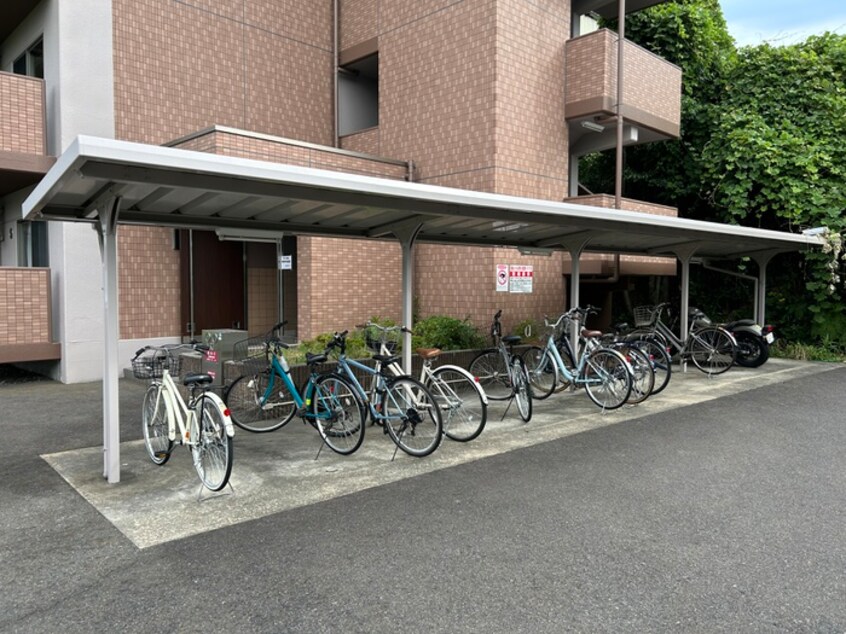 駐輪場 新風館