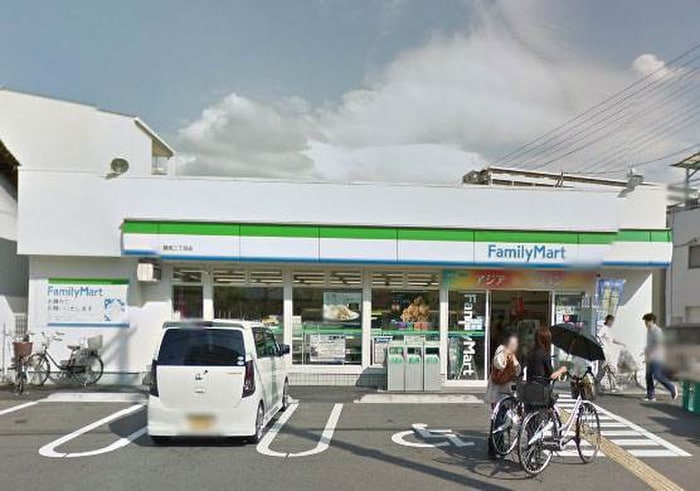 ファミリーマート(コンビニ)まで750m エストマ－レ鶴見