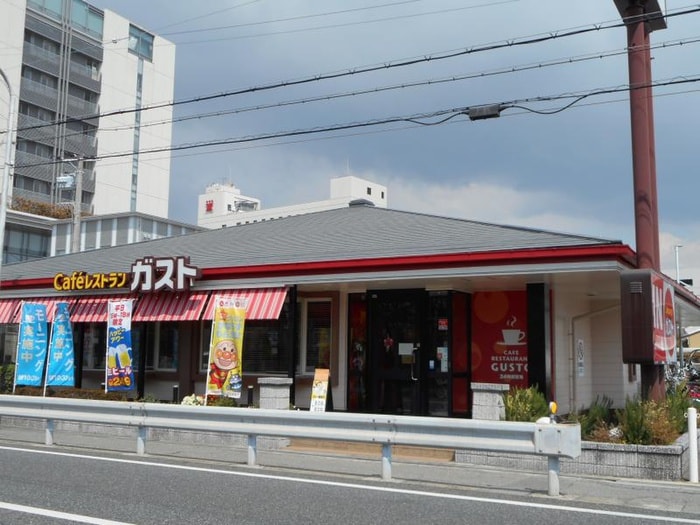 ガスト 加古川駅南店(その他飲食（ファミレスなど）)まで500m エストレージャ