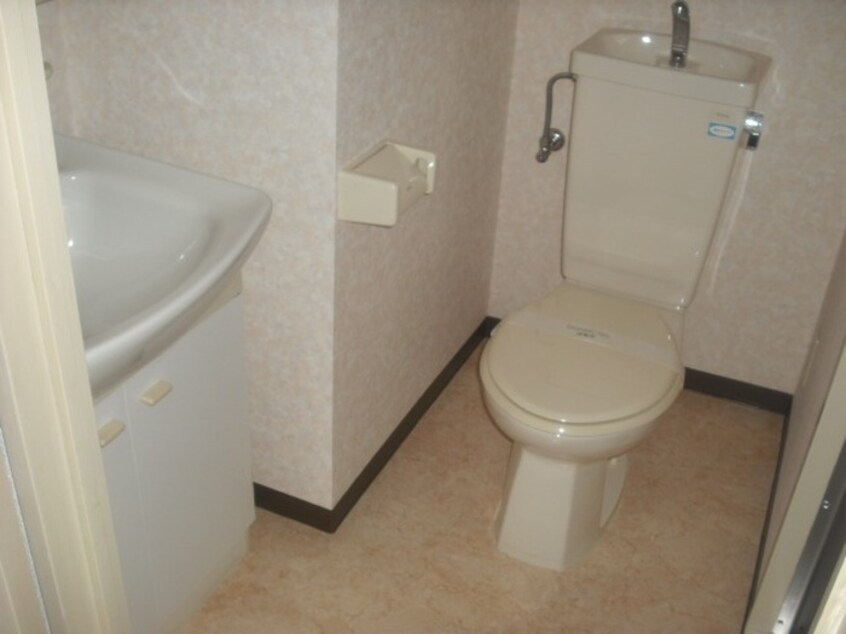 トイレ リバーサイド樫の木