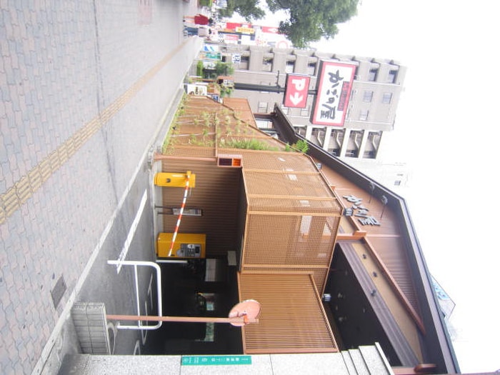 飲食店(その他飲食（ファミレスなど）)まで490m 難波ロイヤルハイツ