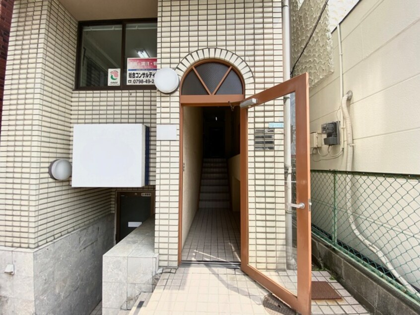 エントランス部分 セレクト三愛