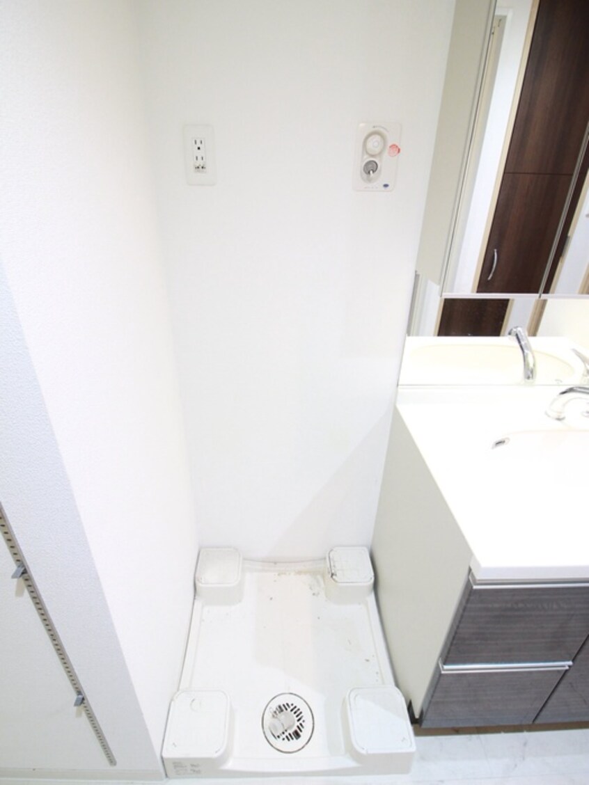 洗濯機置場 プレサンス梅田北デイズ(1102)