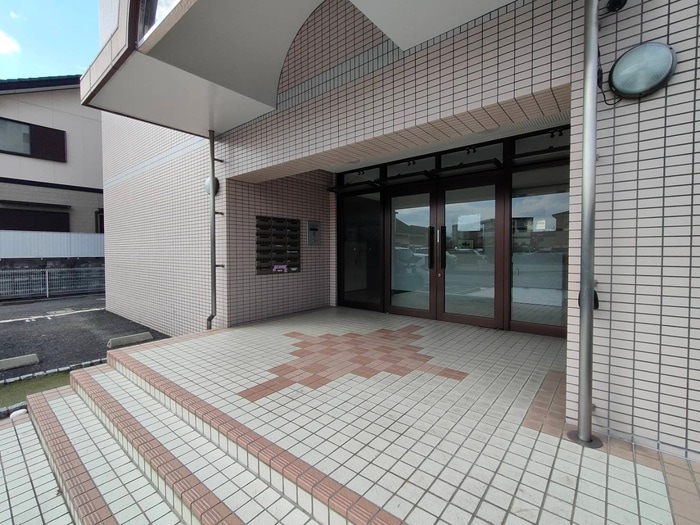 エントランス部分 アミティエ近江八幡