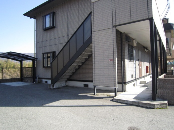 エントランス部分 ルミエール鶯の森
