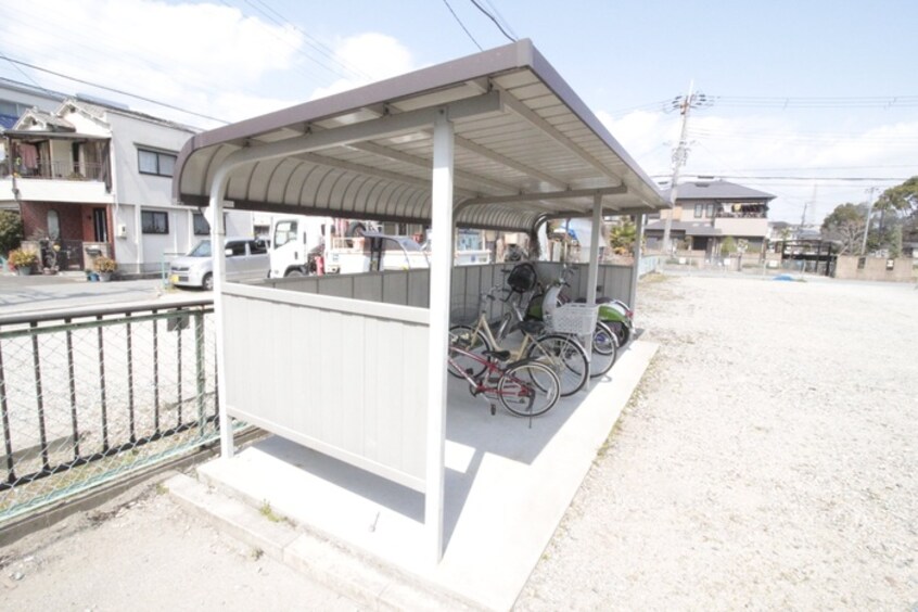 駐輪場 カ－サルミナスⅡ