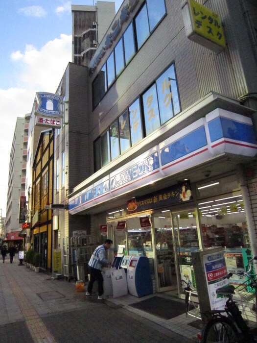 コンビニ(コンビニ)まで240m ブル－ビ－桜川駅前