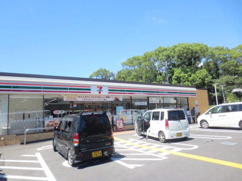セブンイレブン(コンビニ)まで550m エクレール太寺