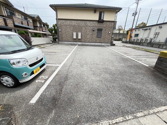 駐車場 トワイライトB棟