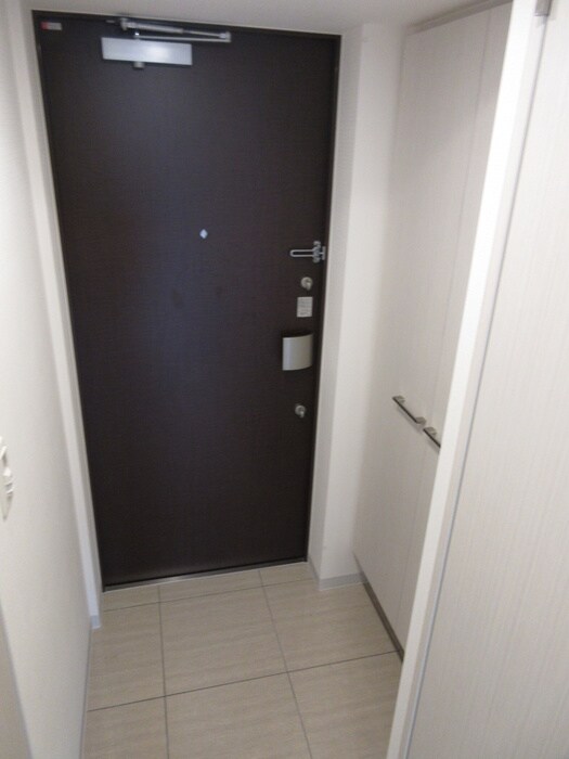 玄関 ﾚｼﾞｭｰﾙｱｯｼｭｳｴｽﾄﾚｼﾞｽ