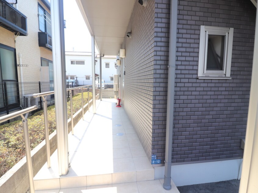 エントランス部分 ベェルウェル稲葉