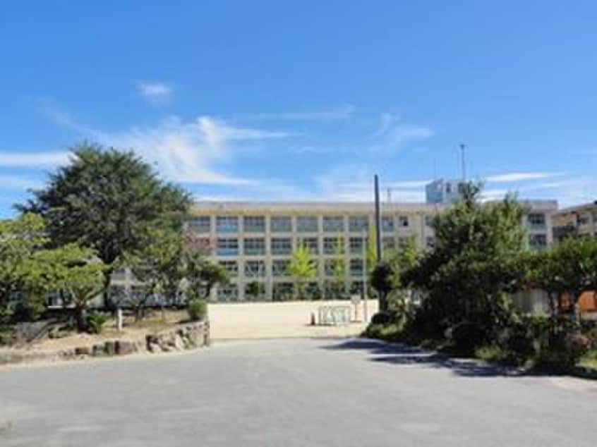 朝霧小学校(小学校)まで420m ヒュ－ゲルハオス