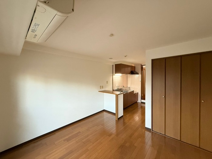 居室 EAST　AS　ONE