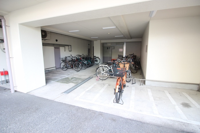 駐輪場 EAST　AS　ONE